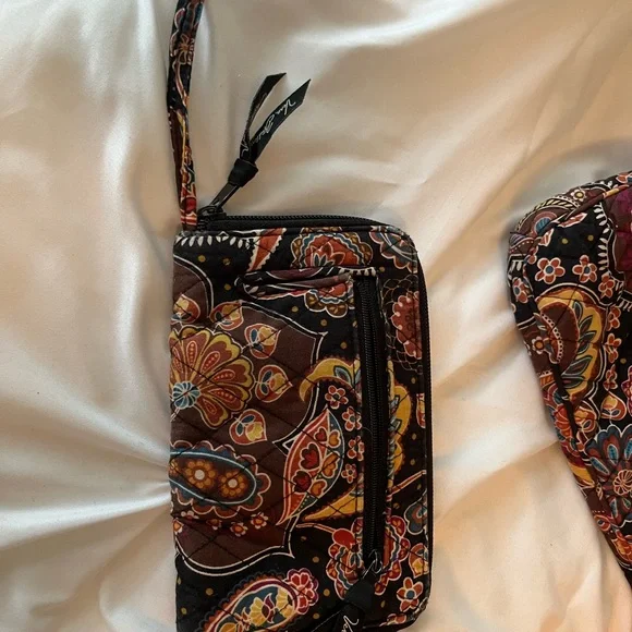 2 piece- Vera Bradley Fall purse and wallet/wristlet bundle. Lot of (2) - Picture 5 of 12
